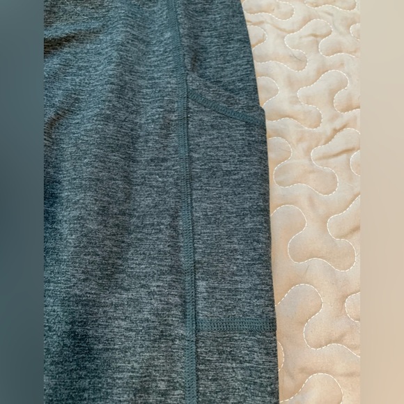 Aerie Capri pants Size Medium Yoga Exercise capris - Picture 3 of 8